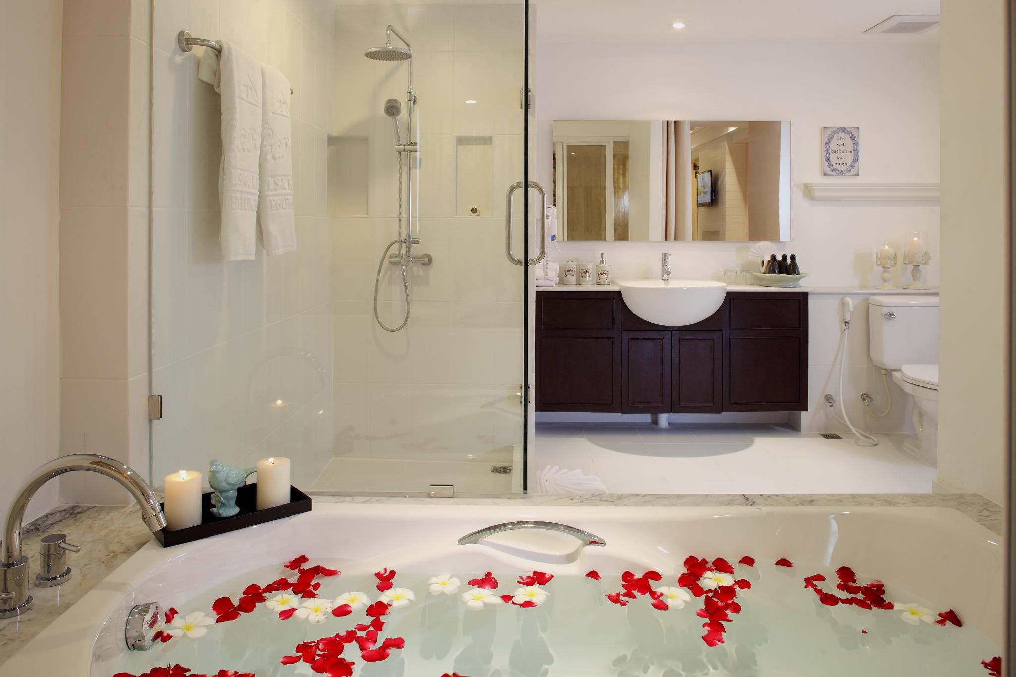 Seaview Three Bedroom Suite with Bathtub