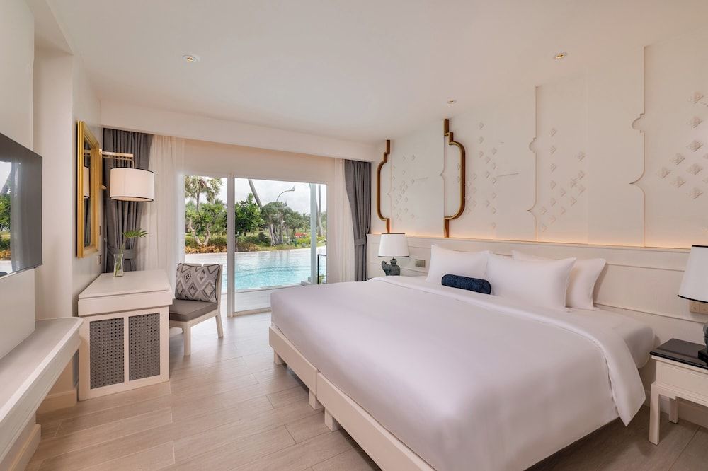 One Bedroom Lagoon Pool Access Suites