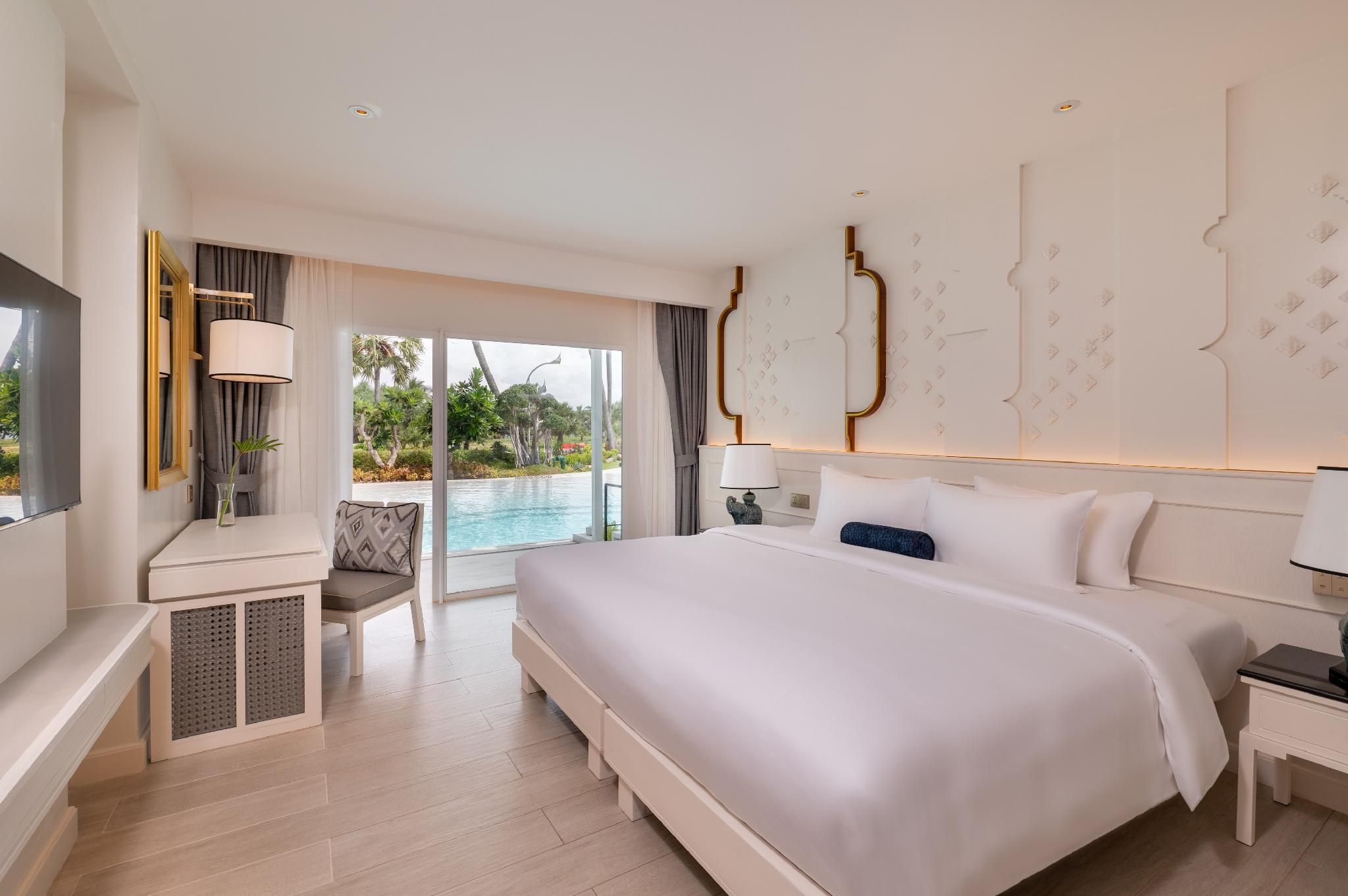 Lagoon Pool Access One Bedroom Suit with Bathtub