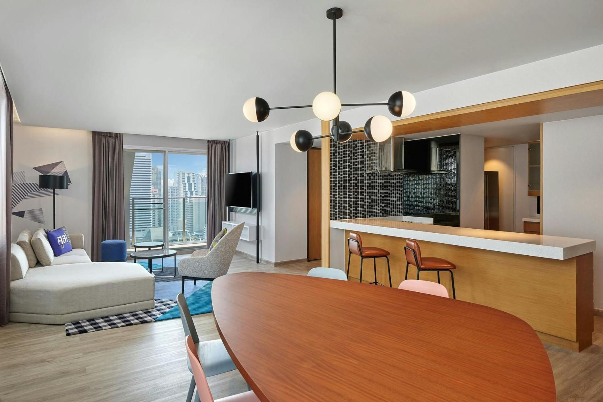 Ultra Savvy Suite, 2 Bedroom Suite, Bedroom 1: 1 King, Bedroom 2: 2 Queen, City View, High Floor