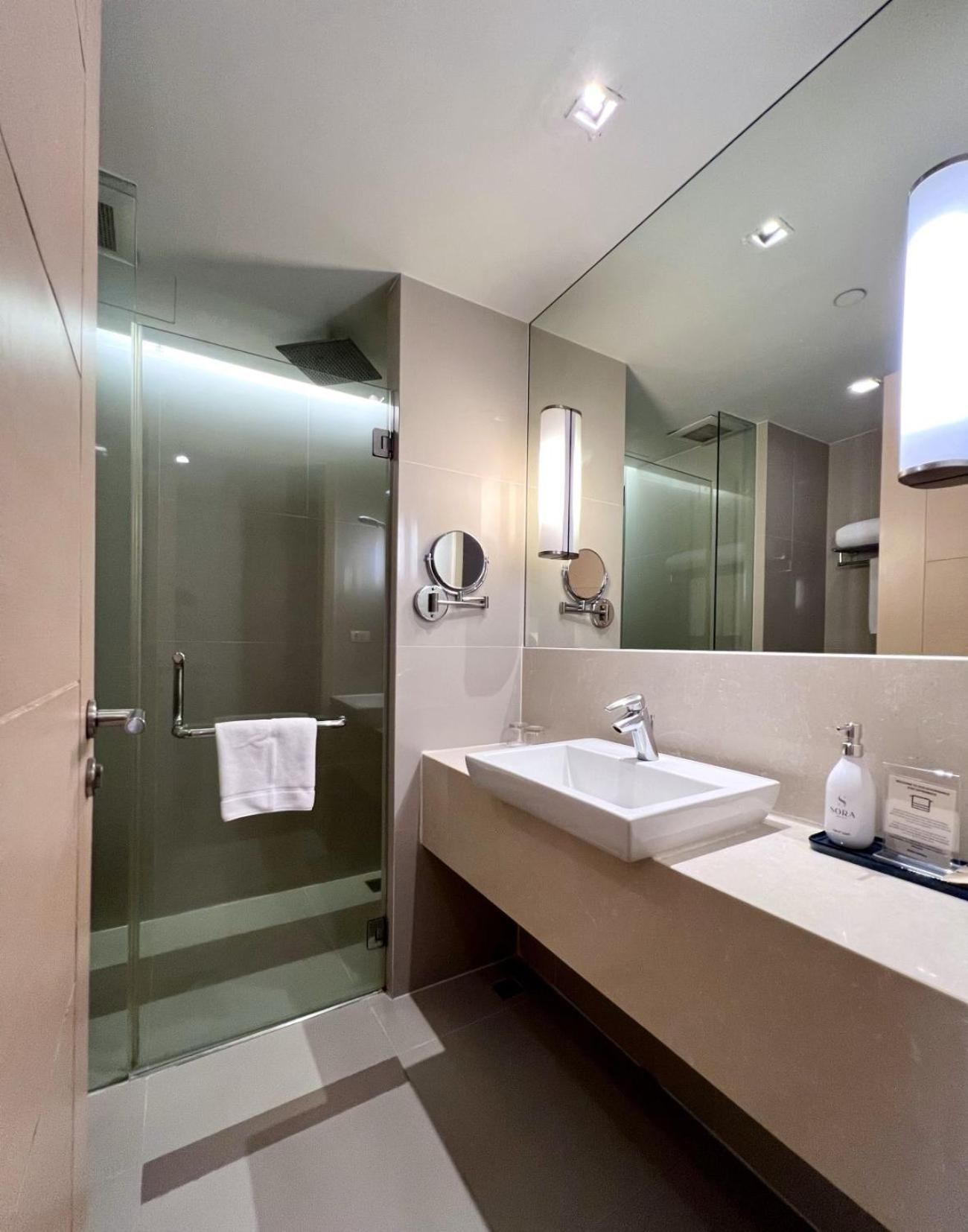 Sora Resort & Suites Sukhumvit Deluxe Twin Room 3