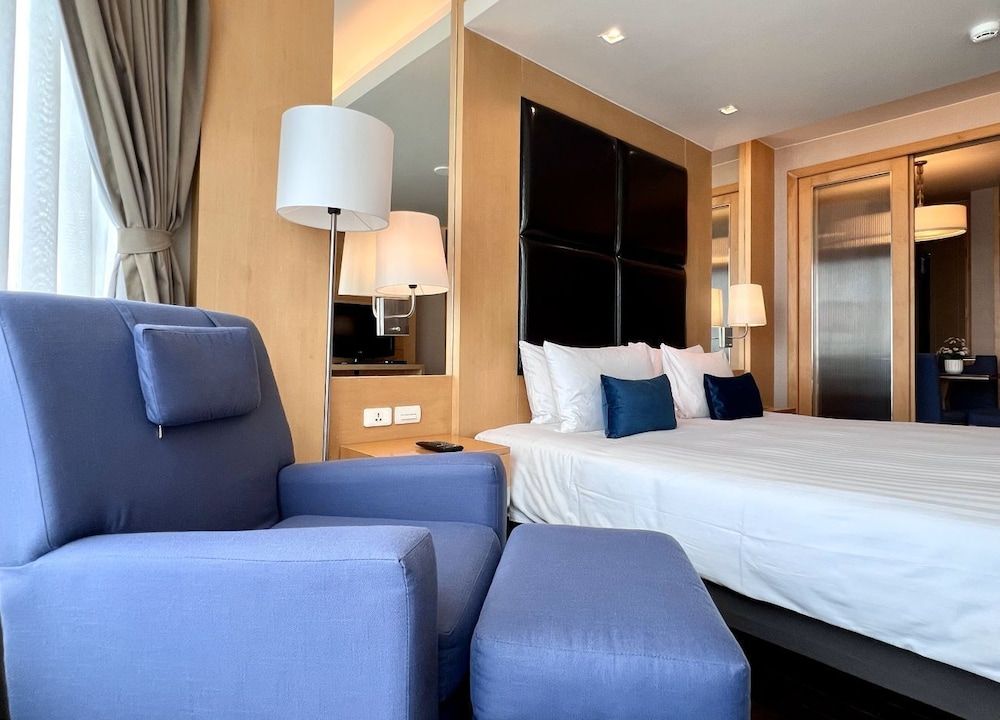 Premium Suite One Bedroom (Lake View)