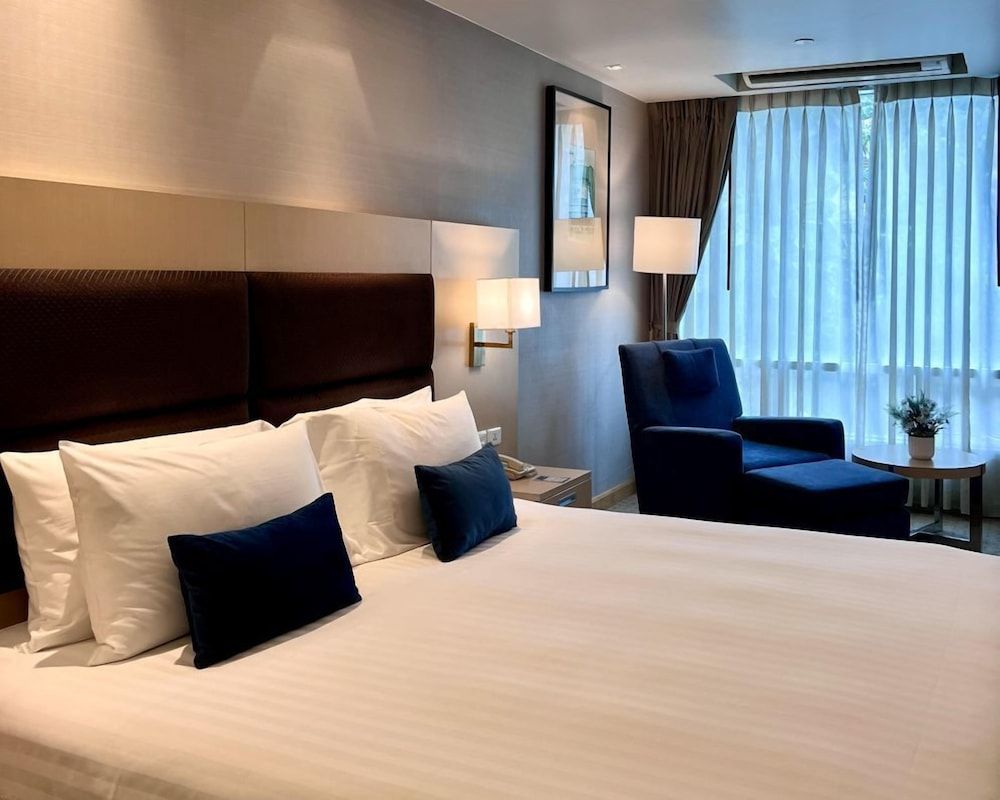 Deluxe Room (City View)