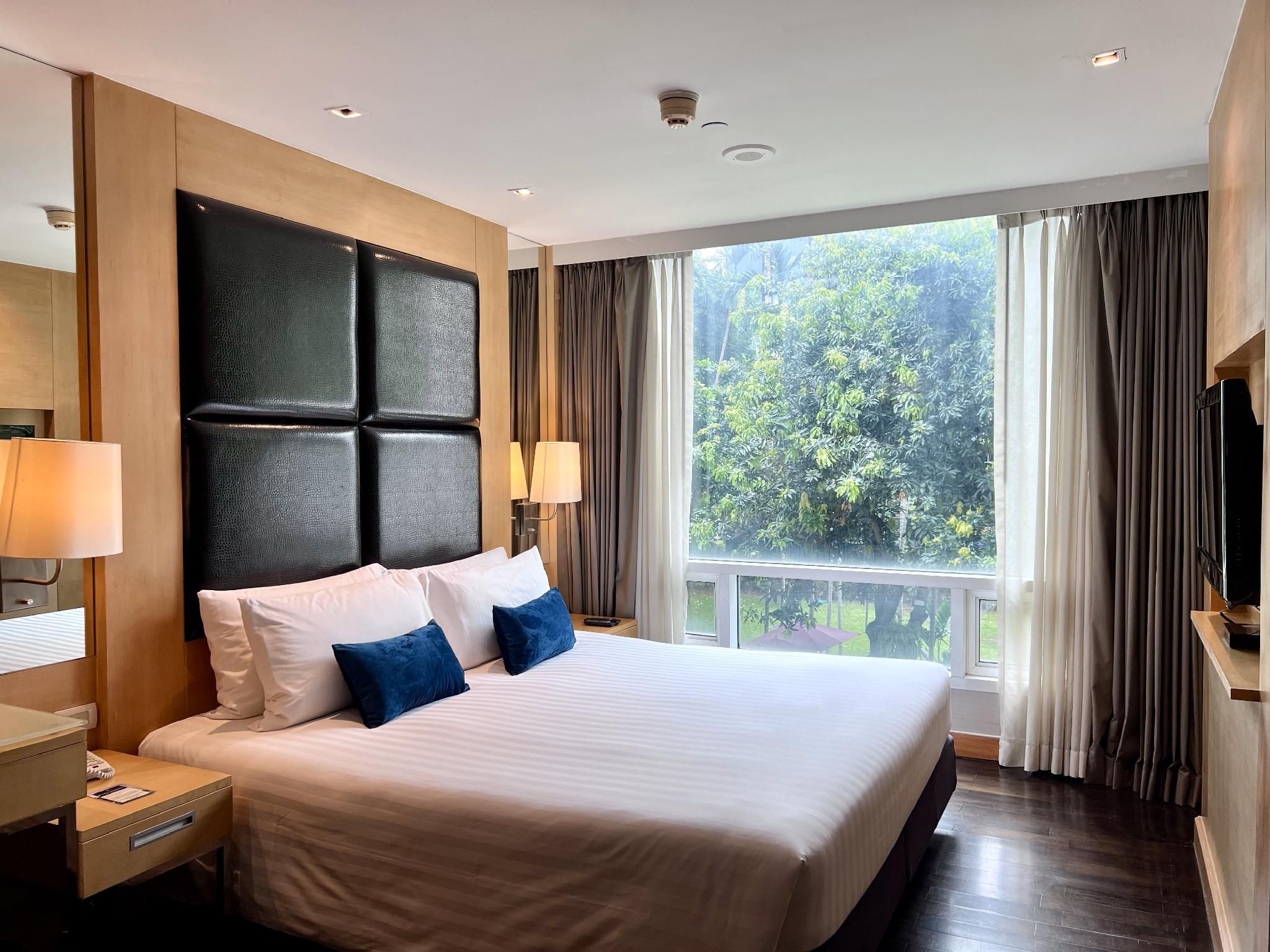 Deluxe One-Bedroom Suite