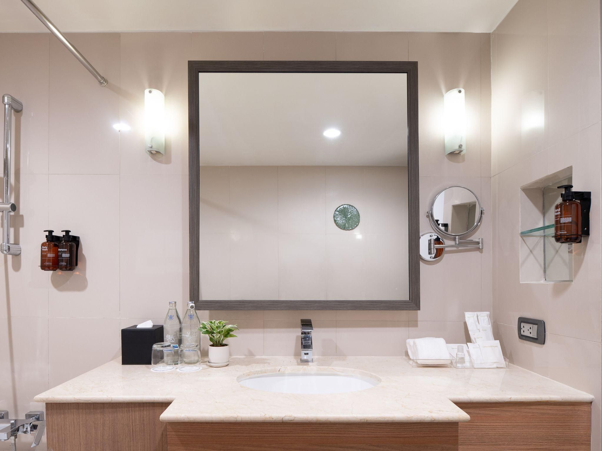 2 Bedroom Suite 1 King & 2 Doubles