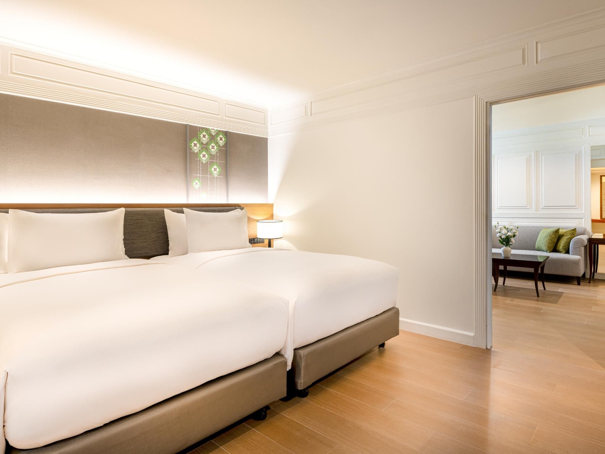 2 Bedroom Suite 1 King & 2 Doubles