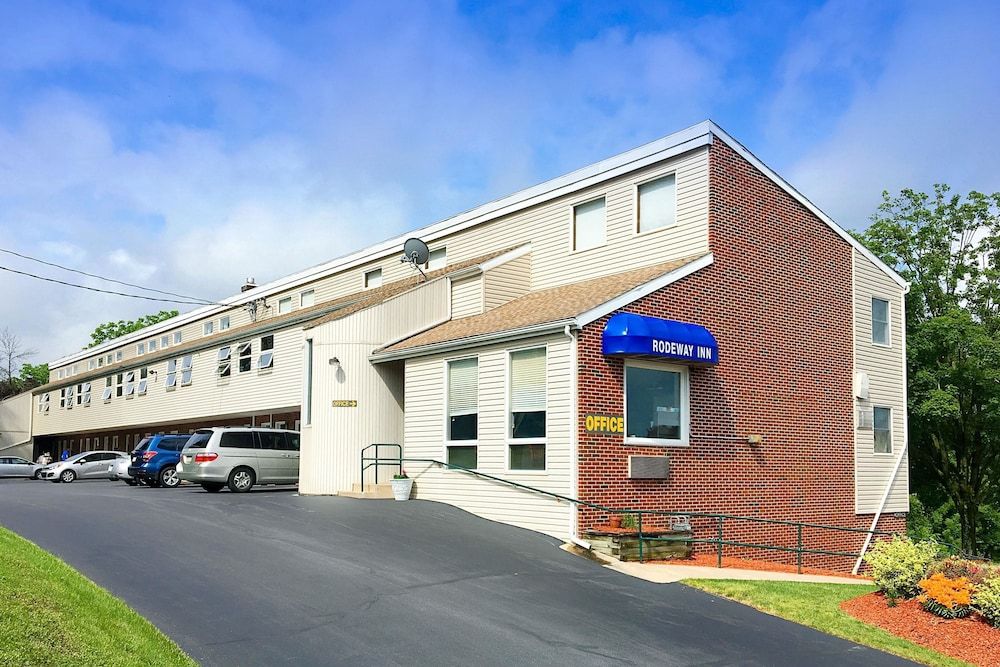 Rodeway Inn State College - near University