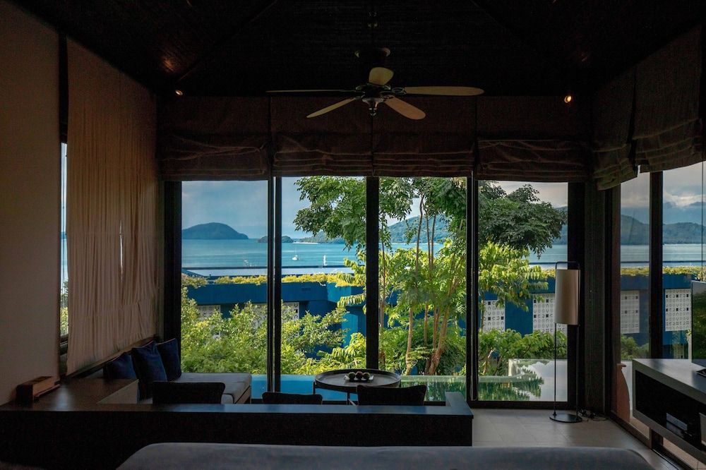 1 Bedroom Family Suite Partial Ocean View