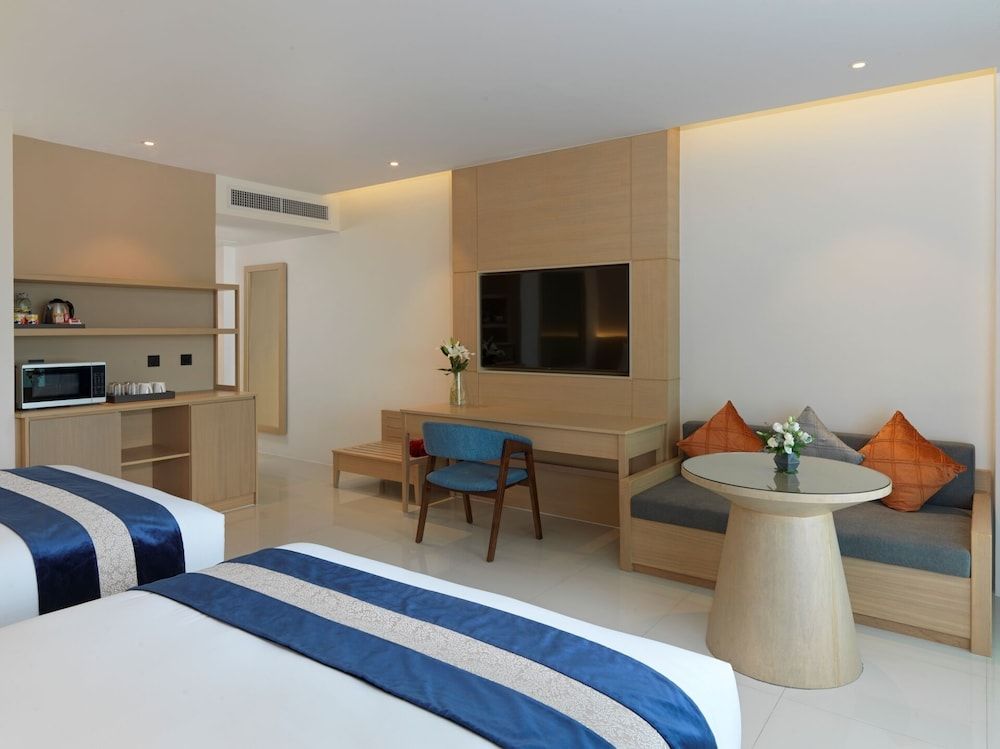 Grand Room, Garden View