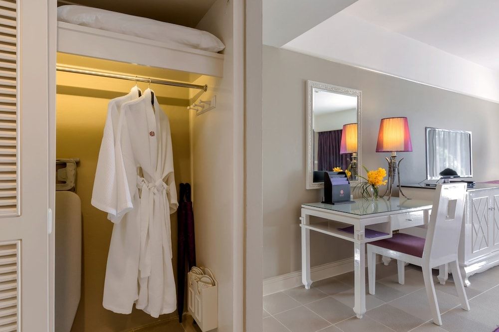 Angsana Laguna Phuket Laguna King room 9