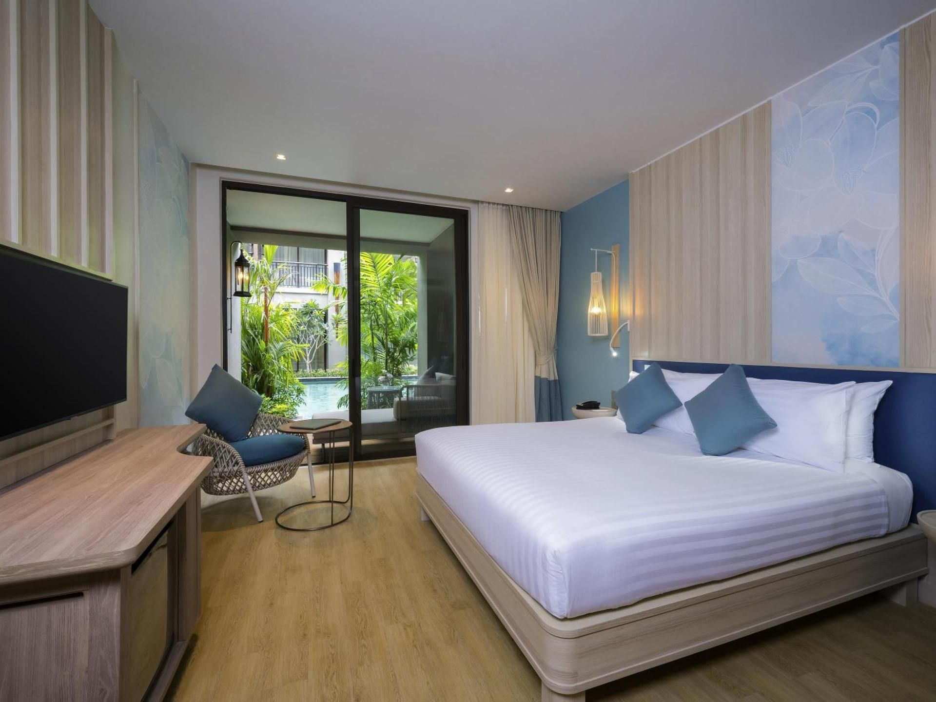 Deluxe Double Room with Pool Access - Beach Side