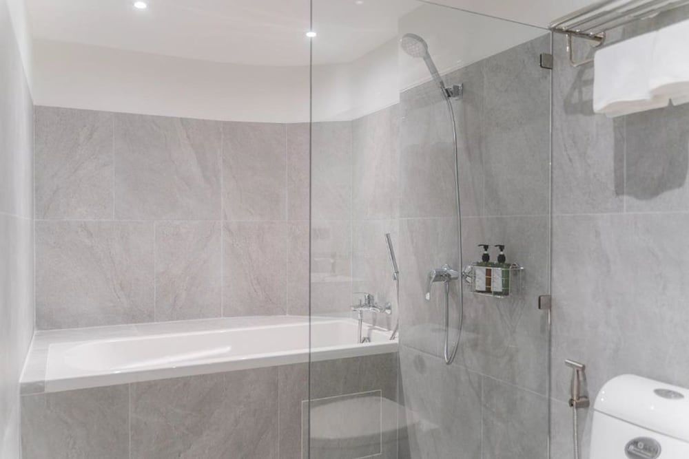 True Siam Phayathai Hotel Superior Room, Bathtub 7