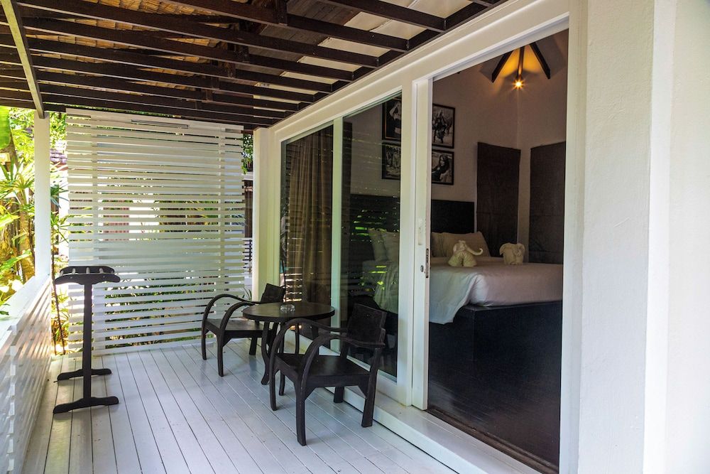 Zara Beach Resort Deluxe Room with Shared Jacuzzi 9
