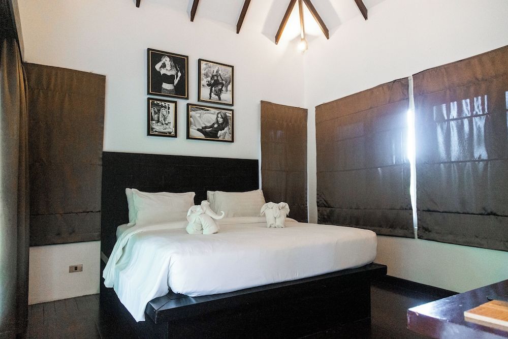 Zara Beach Resort Deluxe Room with Shared Jacuzzi 7