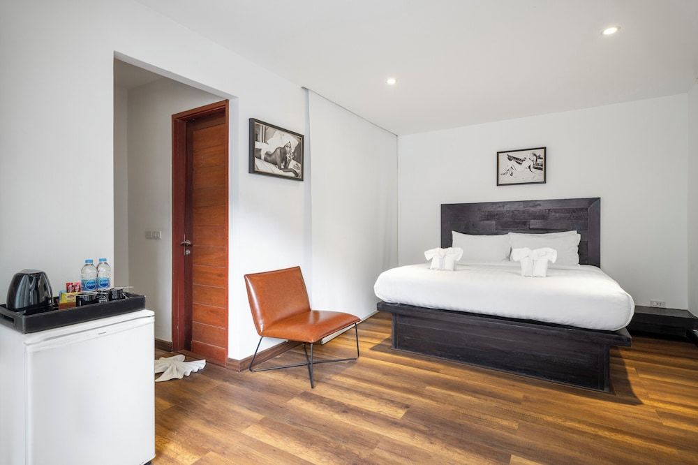 Zara Beach Resort Deluxe Room with Shared Jacuzzi 5