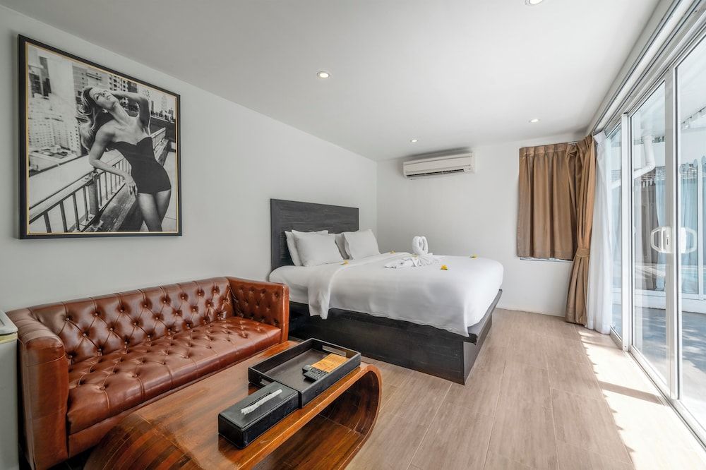 Zara Beach Resort Deluxe Room with Shared Jacuzzi 4