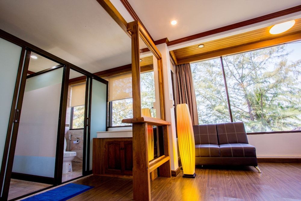 The Uncle Beach Resort Superior room with Sea View 3