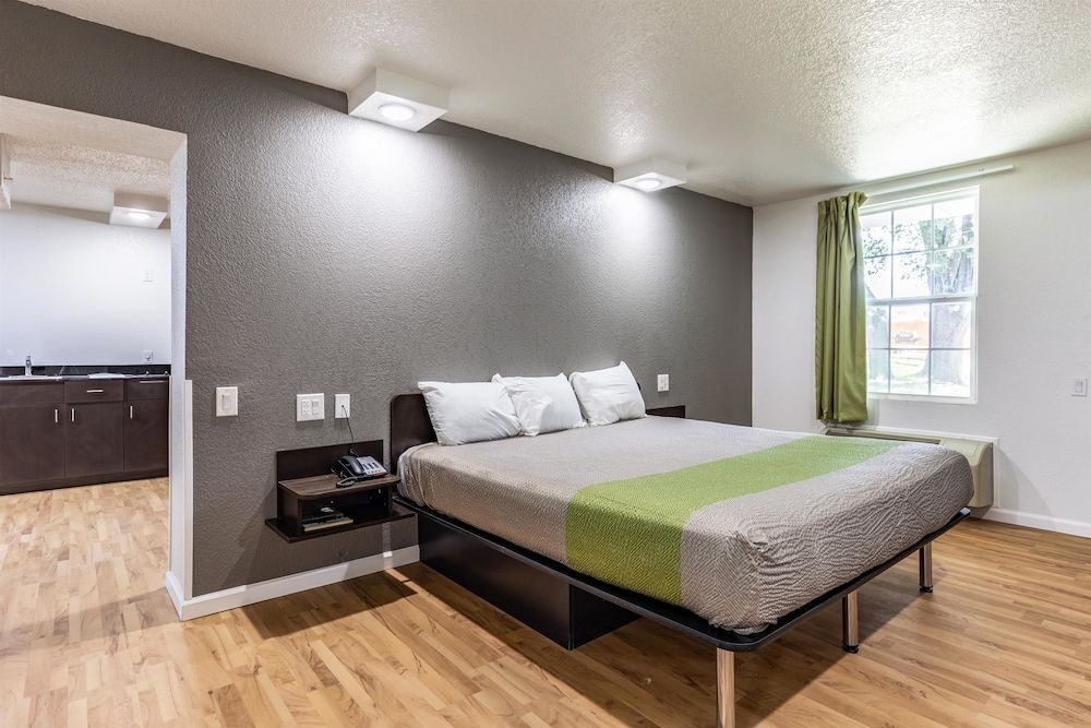 Studio 6 Temple, TX Deluxe Room, 1 King Bed, Accessible, Non Smoking 2