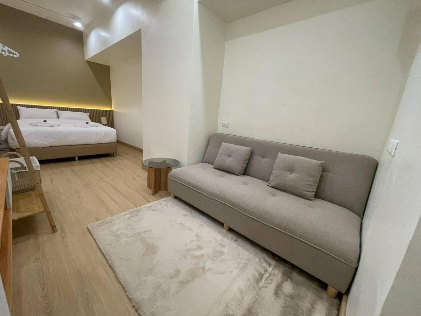 Shade House - Phuket Downtown Queen Room with Garden View