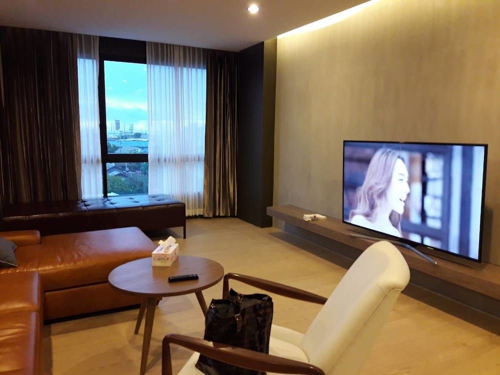 The Residence Thepkanjana Executive Suite, 1 Bedroom, Pool View, Overwater 8