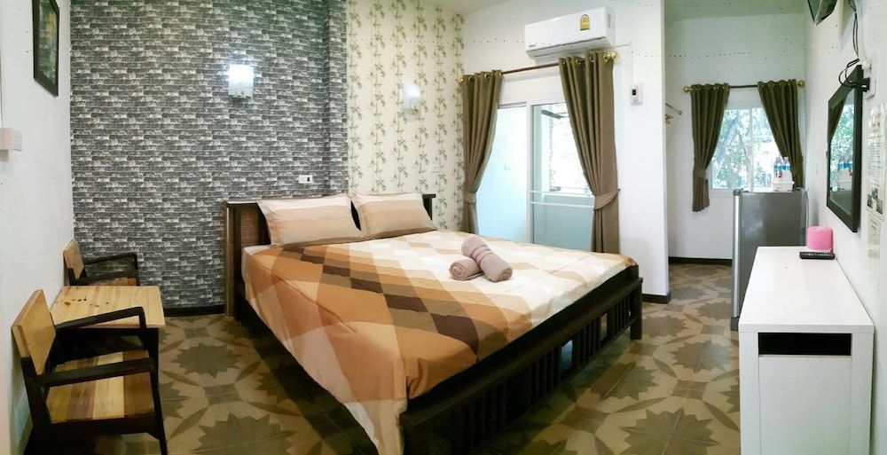 Home Hug Pak Sabai Standard Room 8