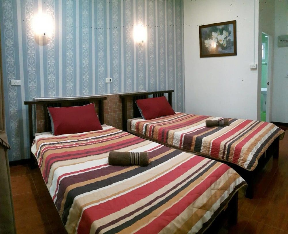 Home Hug Pak Sabai Standard Twin Room 2