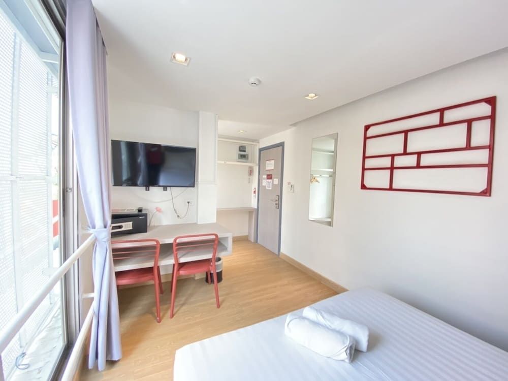 ALEXA Nimman - Hostel Double Room, Shared Bathroom 3