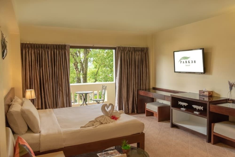 Park 38 Hotel Deluxe Room 6