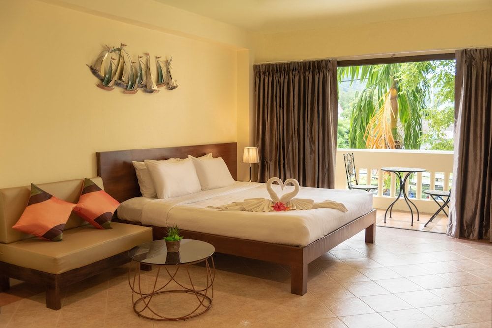 Park 38 Hotel Deluxe Room 2