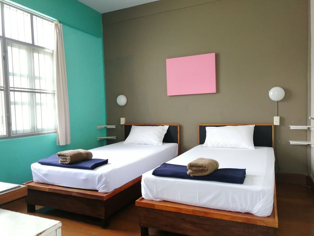 60 Bluehouse - Hostel Twin Beds room with AC