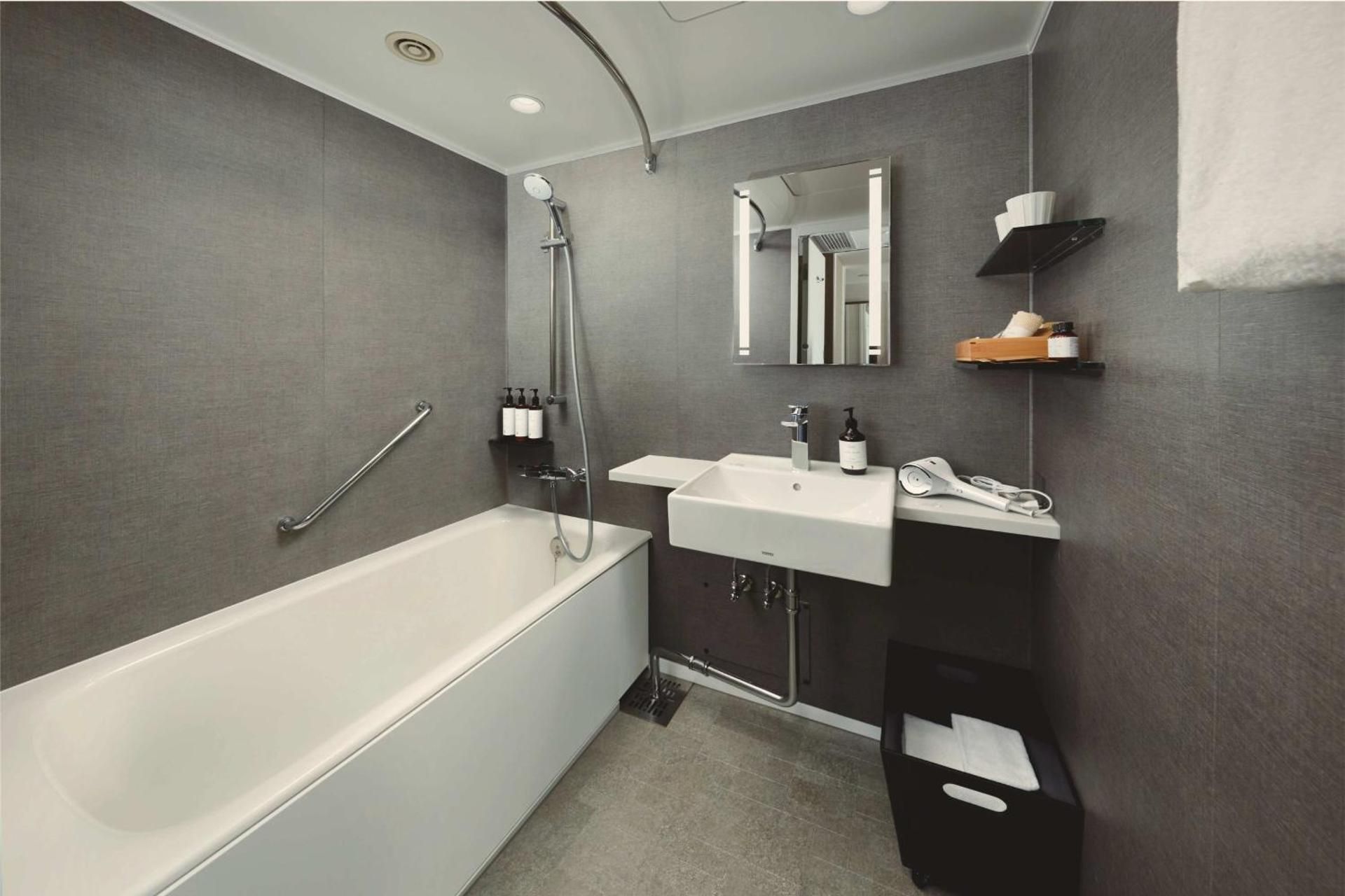 Junior Suite Room (1 bed & 1 extra) - Non-Smoking