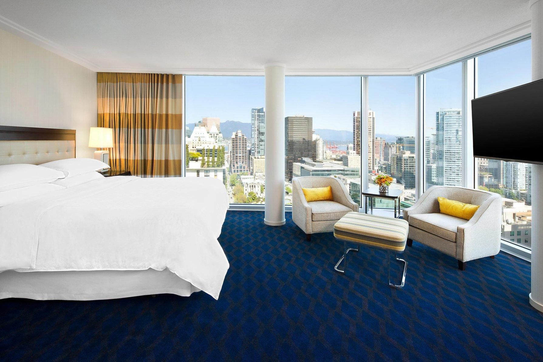 Corner Large Room, Larger Guest room, 1 King, Corner room