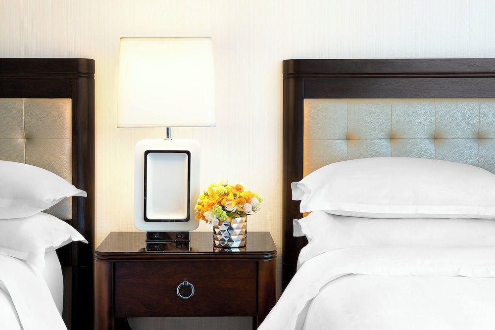 undefined Sheraton Vancouver Wall Centre 8