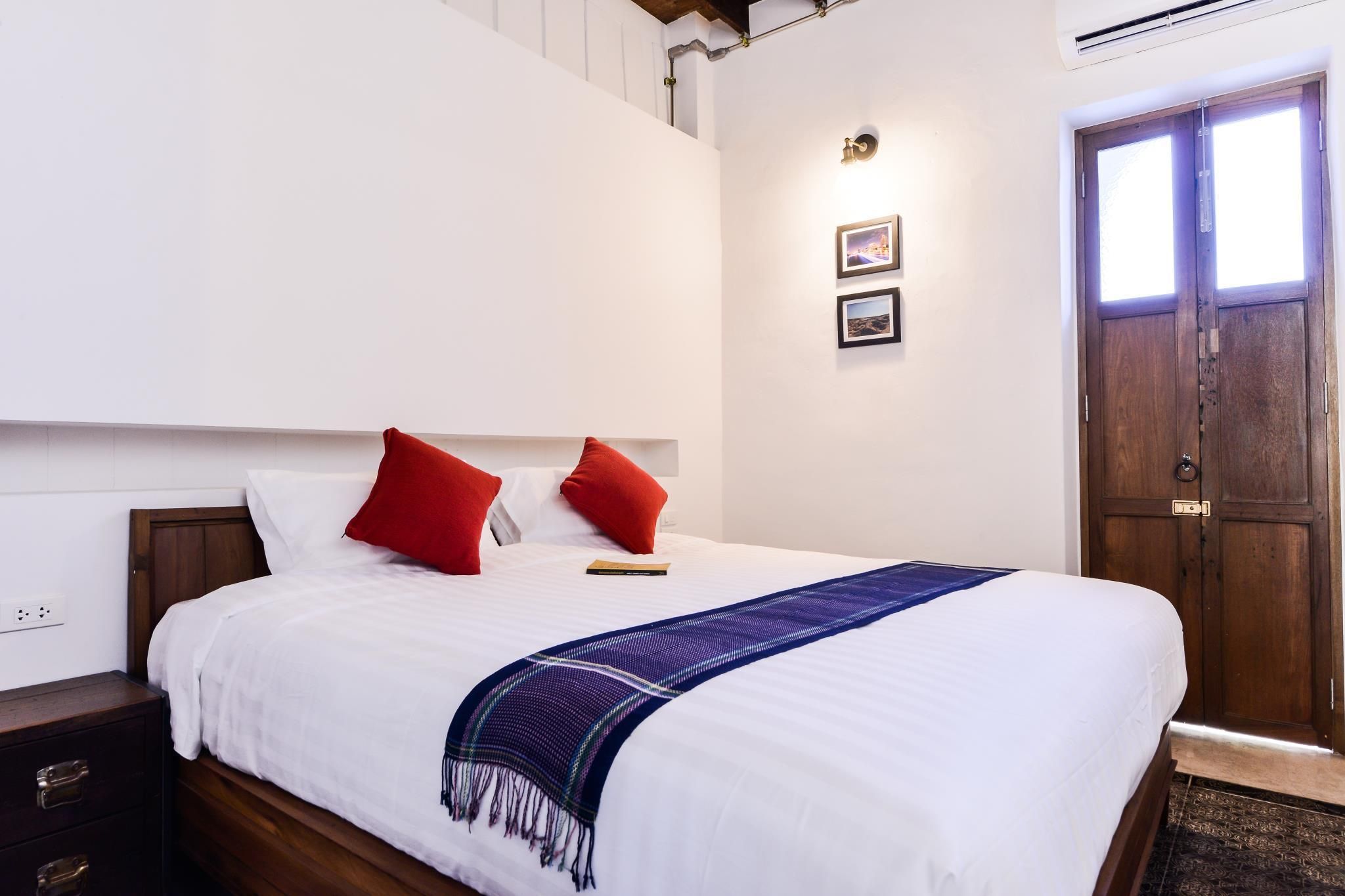 Neighbor Phuthon Deluxe King