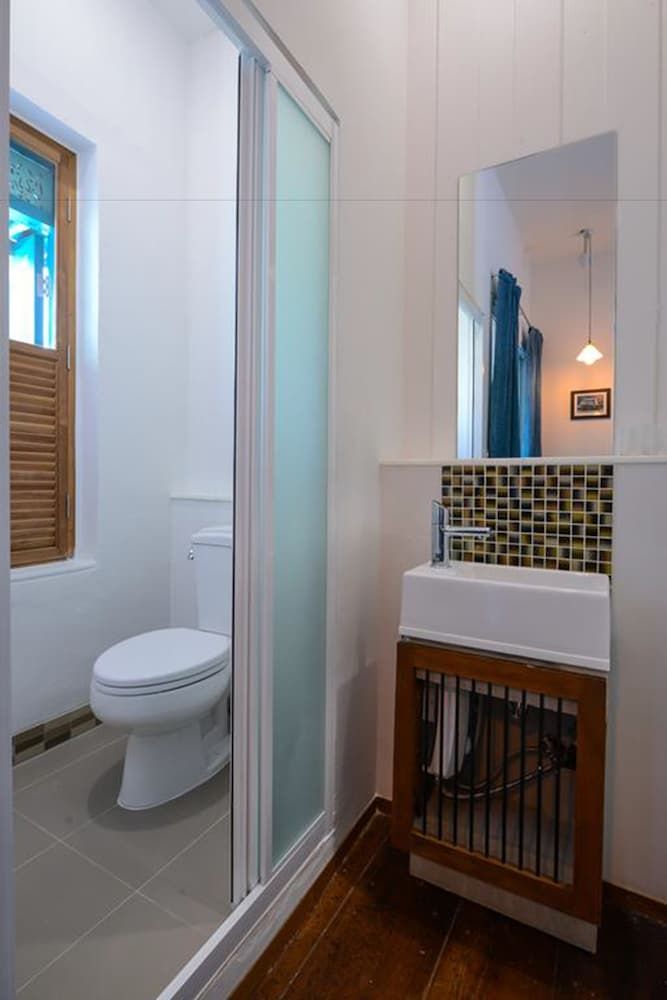 Neighbor Phuthon Deluxe Park View 6