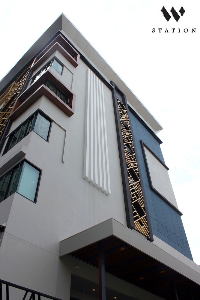 undefined W Station 6