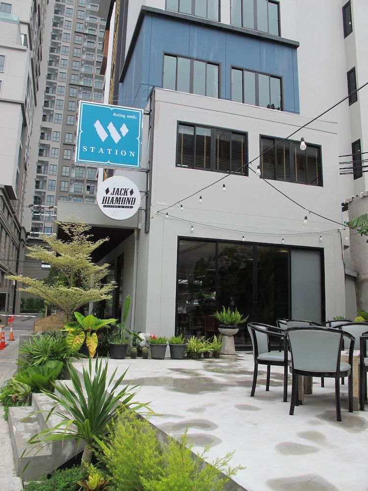 undefined W Station 2