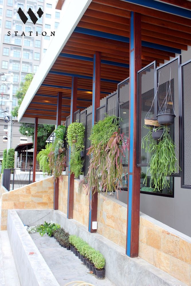 undefined W Station 9