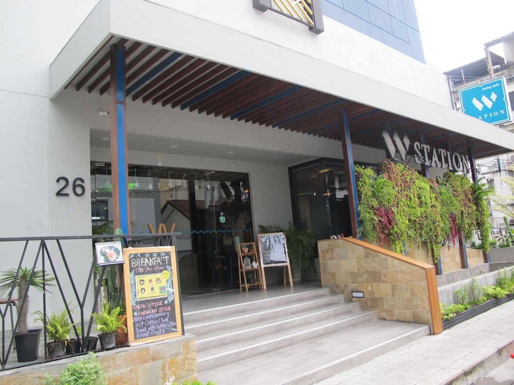 undefined W Station 7