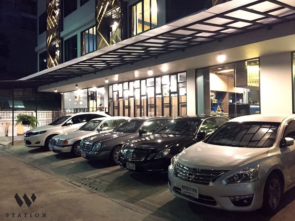 undefined W Station 10