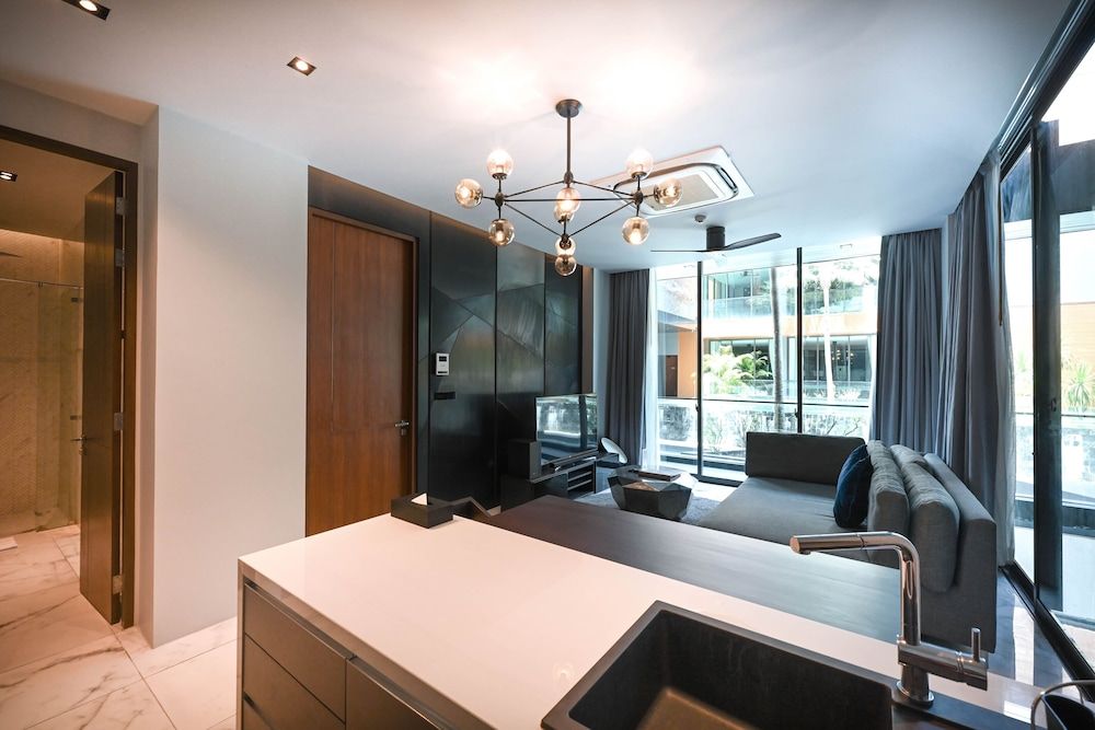 Glam Habitat Hotel One-Bedroom Suite with Private Pool 2