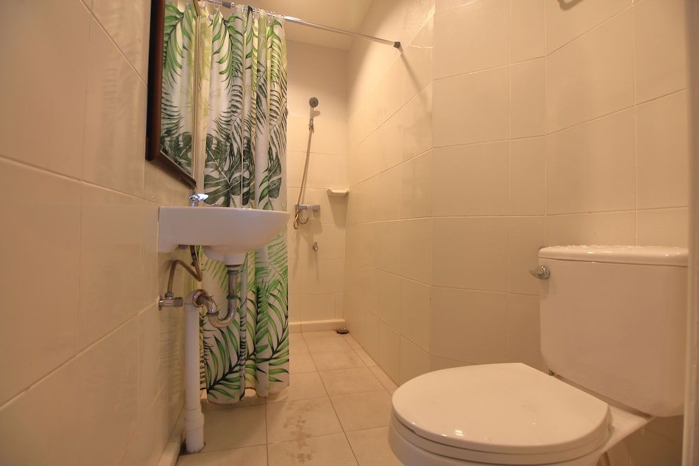 undefined OYO 421 Guyasuka Hostel & cafe 10