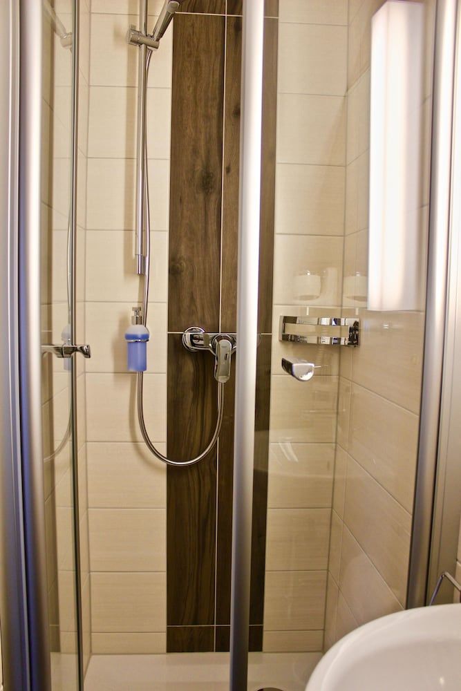 Gasthof Hotel zum Schwarzen Bären Standard Double Room, 1 Bedroom, Non Smoking 4