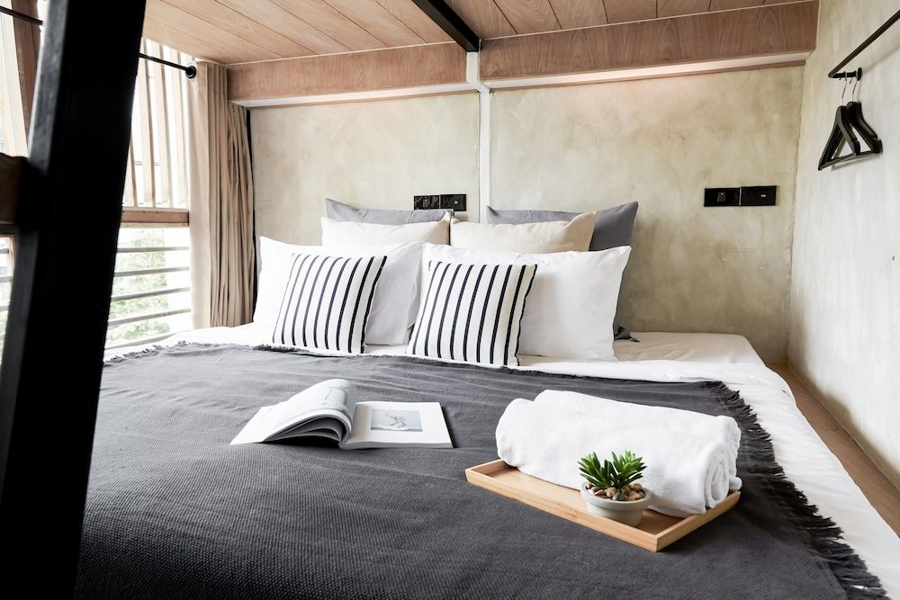 Vann Bangkok Boutique House Private King Bed with extra bed shared bathroom 4