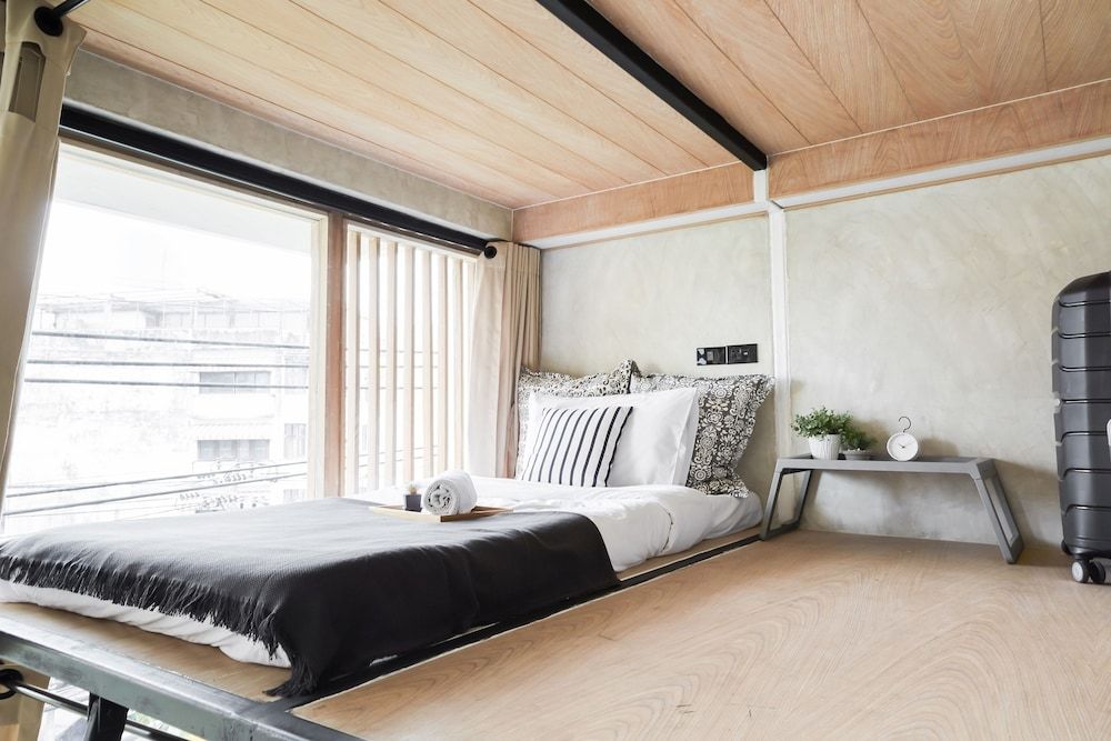 Vann Bangkok Boutique House Private King Bed with extra bed shared bathroom 9