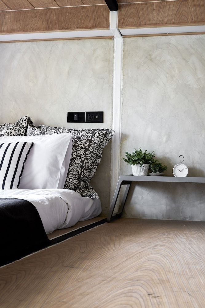 Vann Bangkok Boutique House Private King Bed with extra bed shared bathroom 10