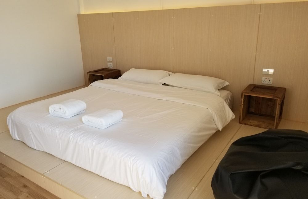 Private King Size Bed Shared Bathroom