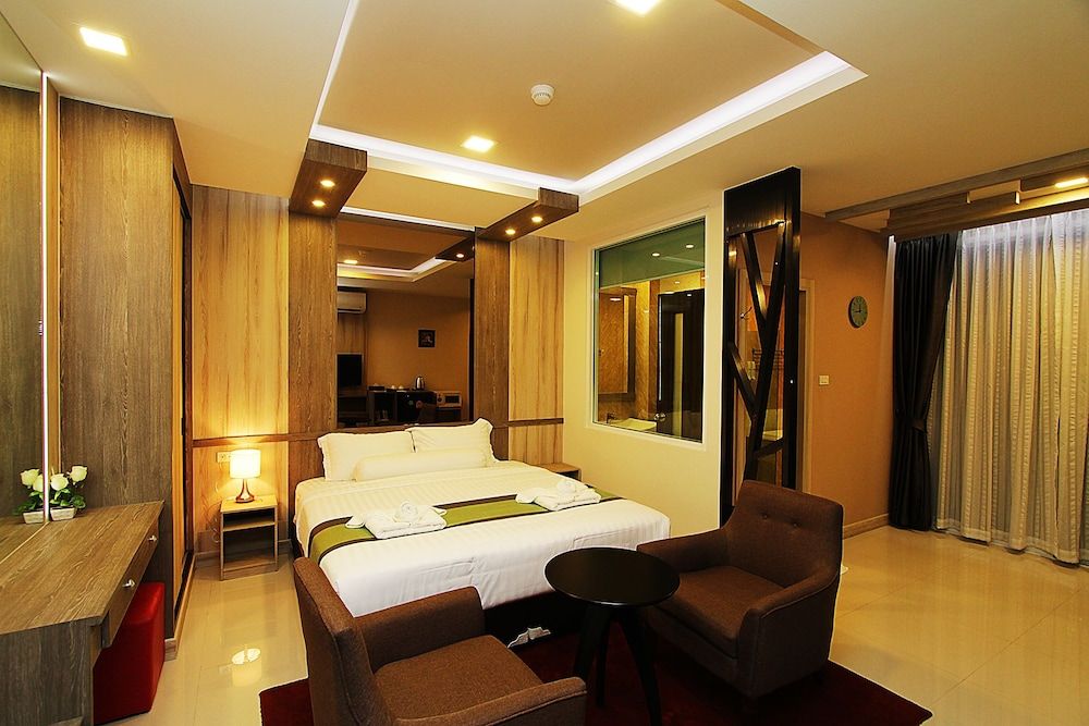 Superior Plus King Room (B-Building)