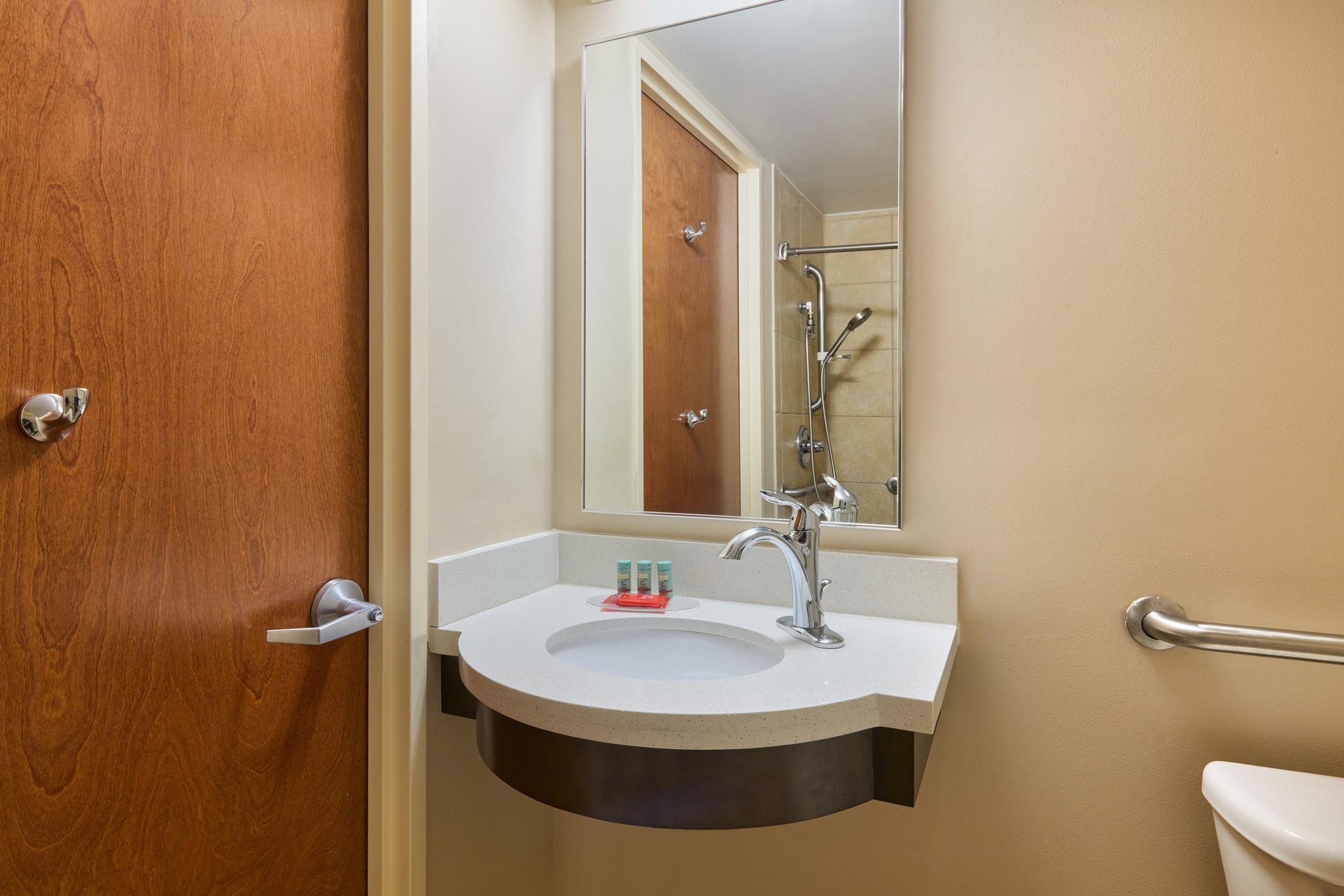 1 Queen Communication Mobility Accessible Roll Shower