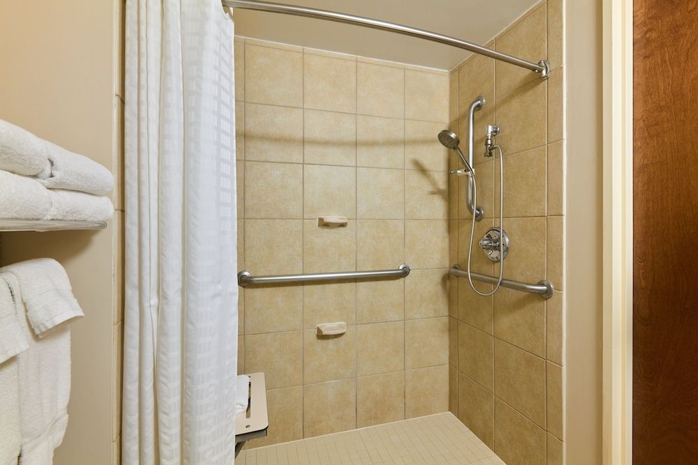 Candlewood Suites New York City-Times Square by IHG Room, 1 Queen Bed, Accessible (Roll-In Shower) 4